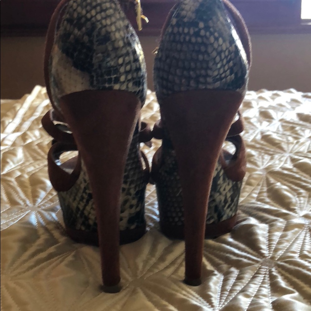Snakeskin Sexy sky high Bakers stilletos. - Picture 5 of 6